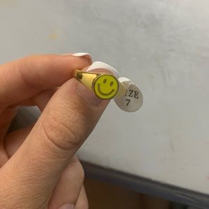 size 7 gold smiley face ring